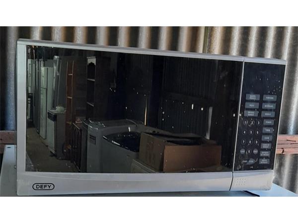 ~/upload/Lots/51581/hc3d4lhp3goqy/Lot 074 Defy Microwave (1)_t600x450.jpg